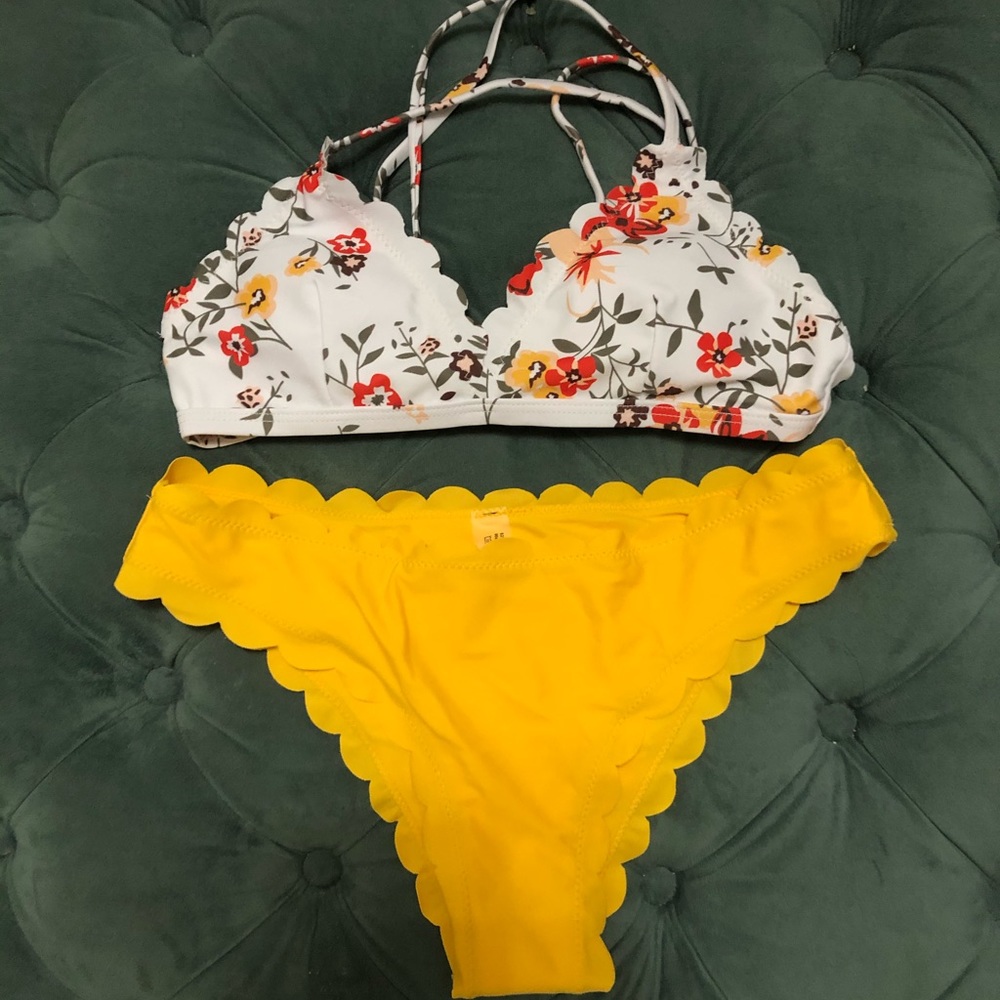 Brand New Shein Scalloped Bikini - Medium